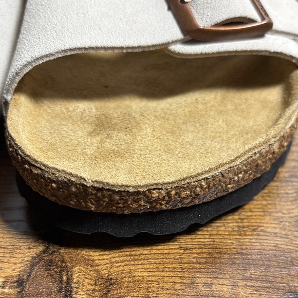 Birkenstock Women Cream Sandals with Brown Buckles Size 37 - Picture 3 of 13